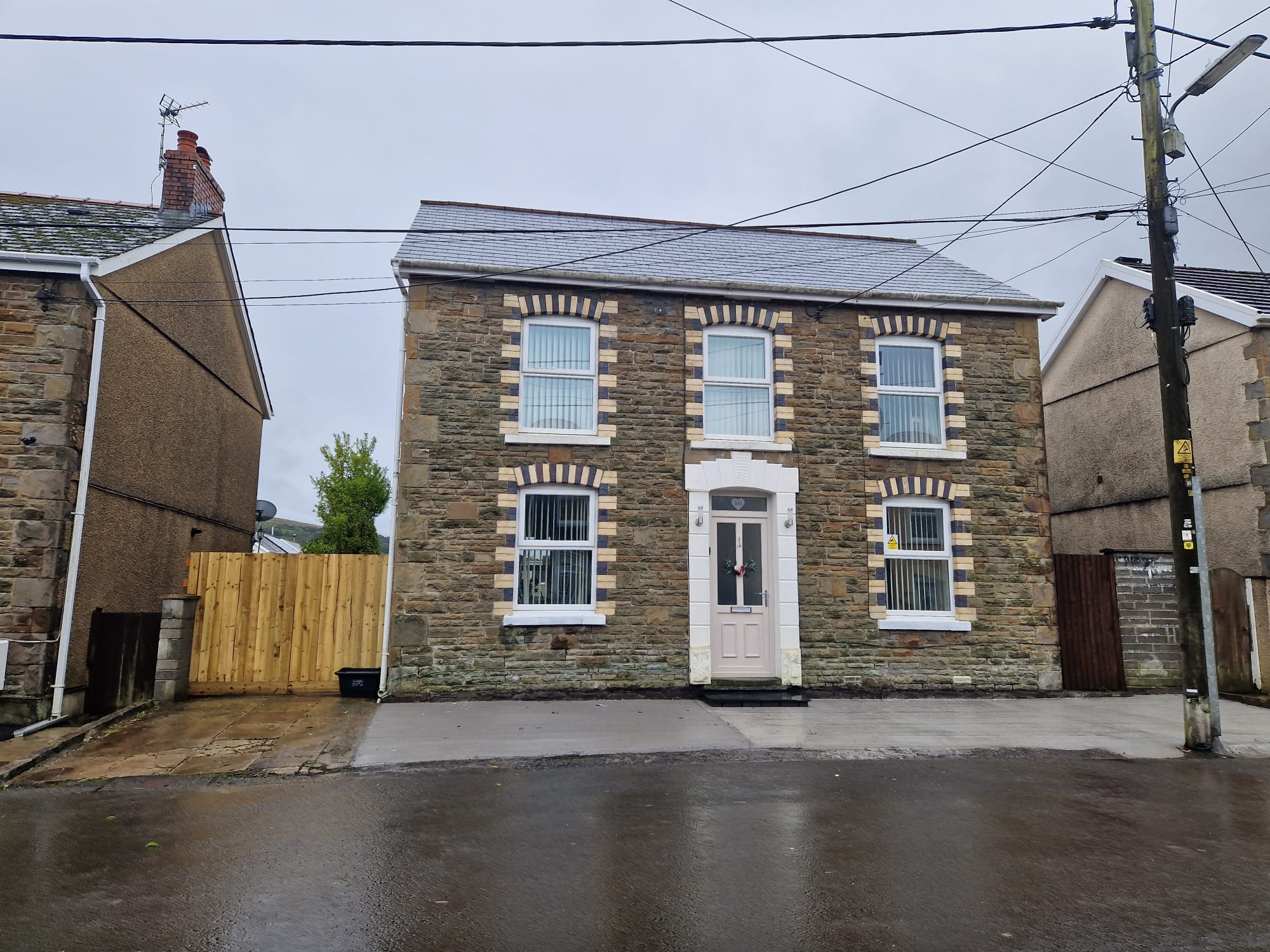 Ty-Heddfan exterior